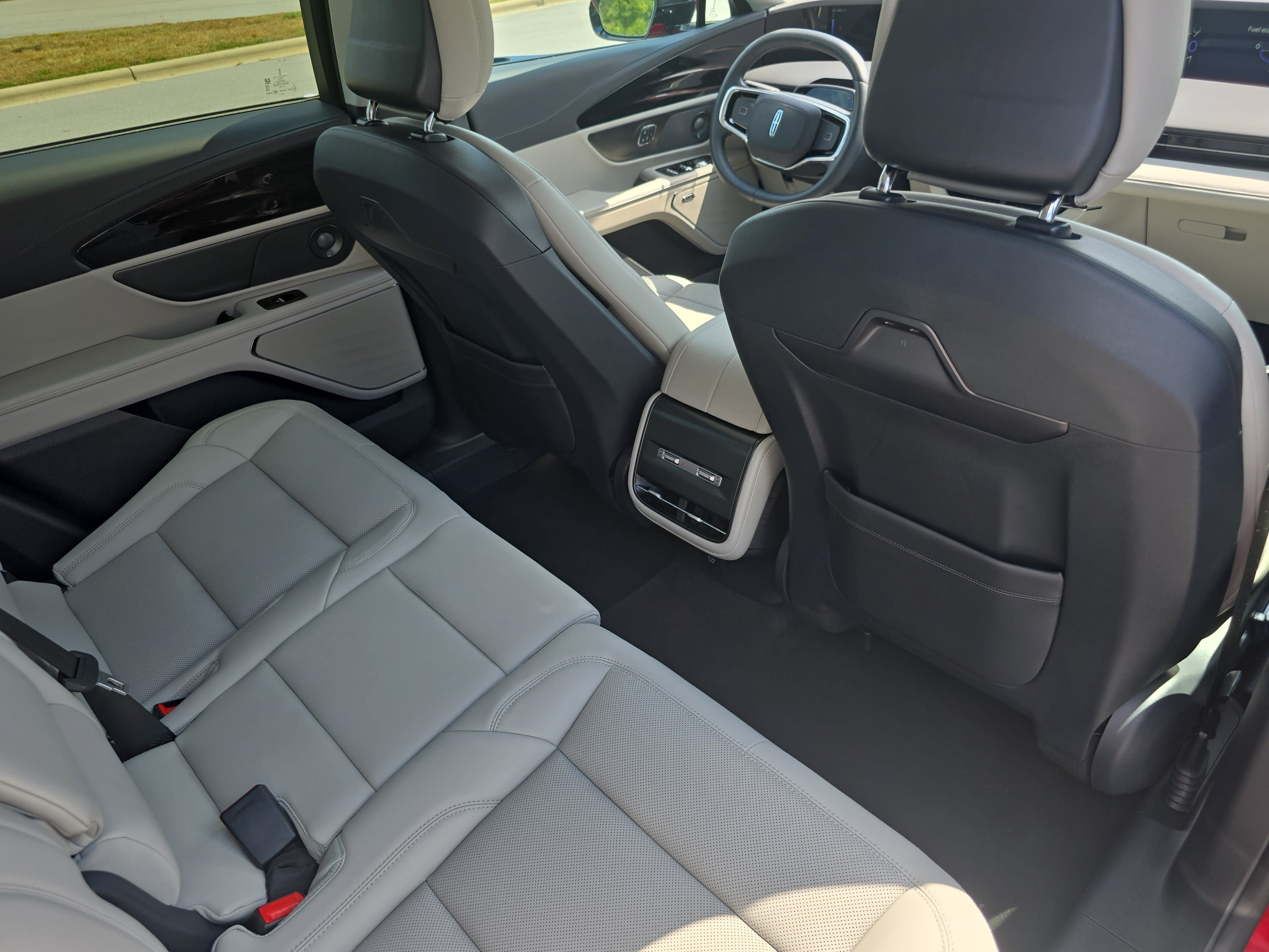 New 2026 Lincoln Nautilus Premier w/ Equipment Group 102A AWD/4WD image 11