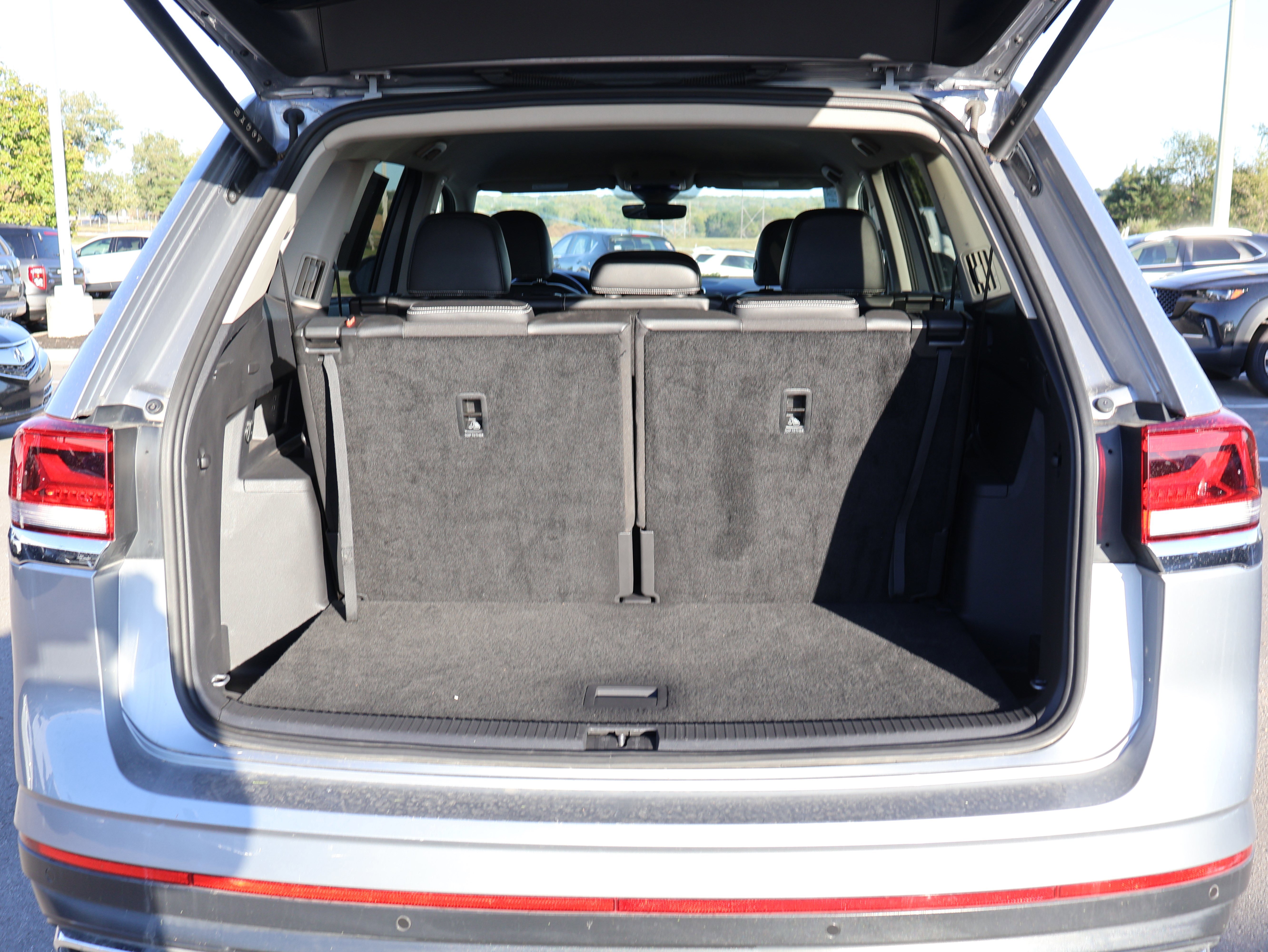 Used 2024 Volkswagen Atlas SE image 12