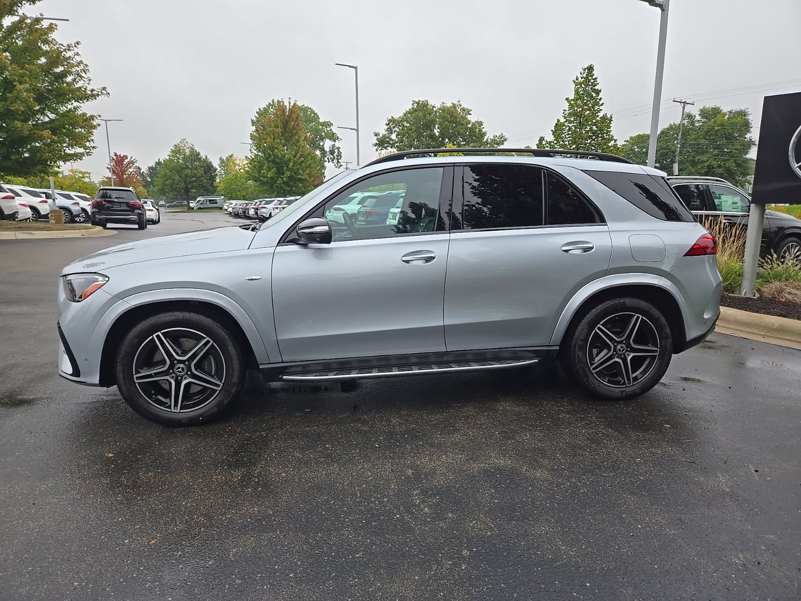 Used 2025 Mercedes-Benz GLE 450e 4MATIC image 2