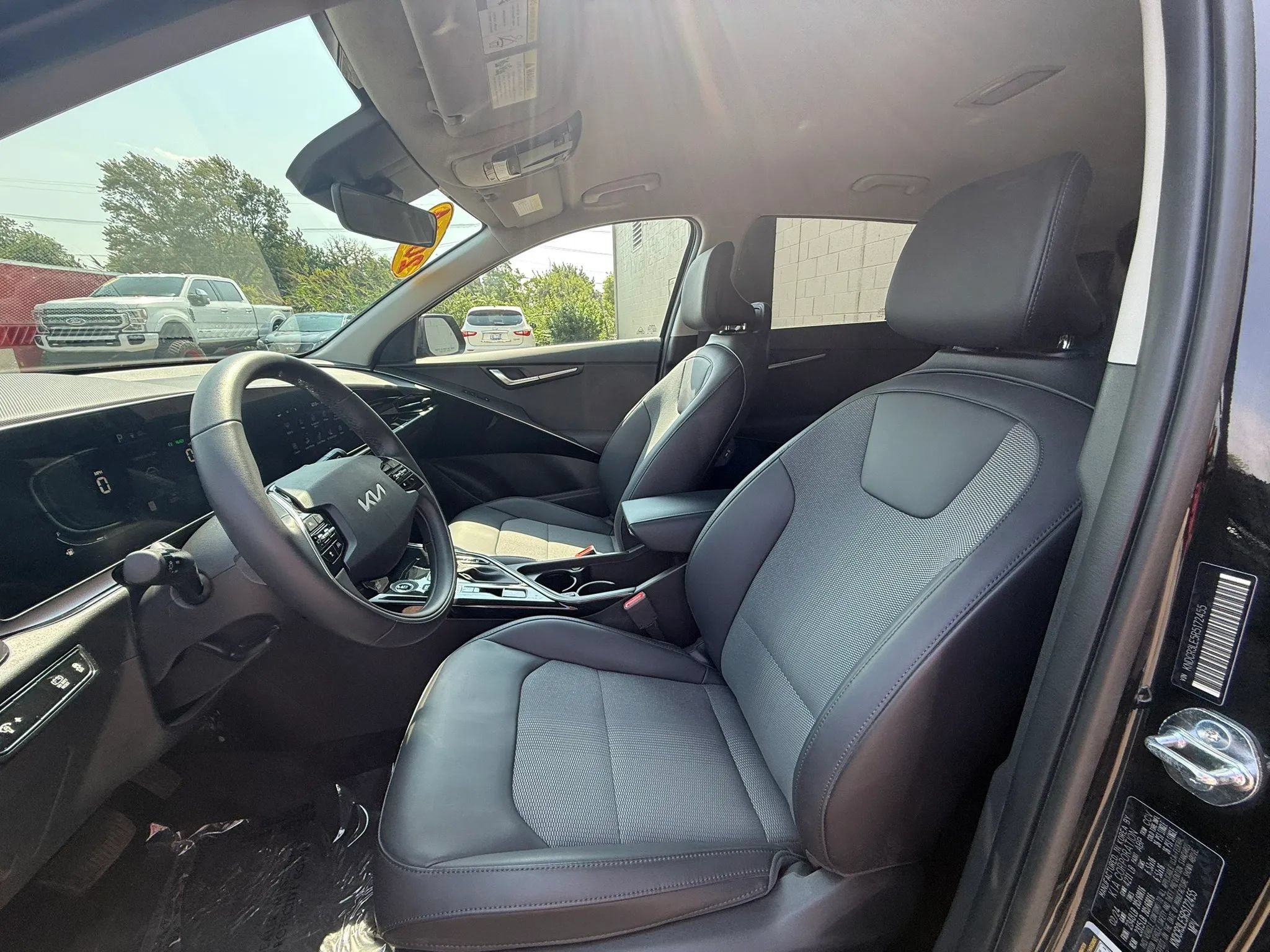 Used 2024 Kia Niro EX FWD image 13