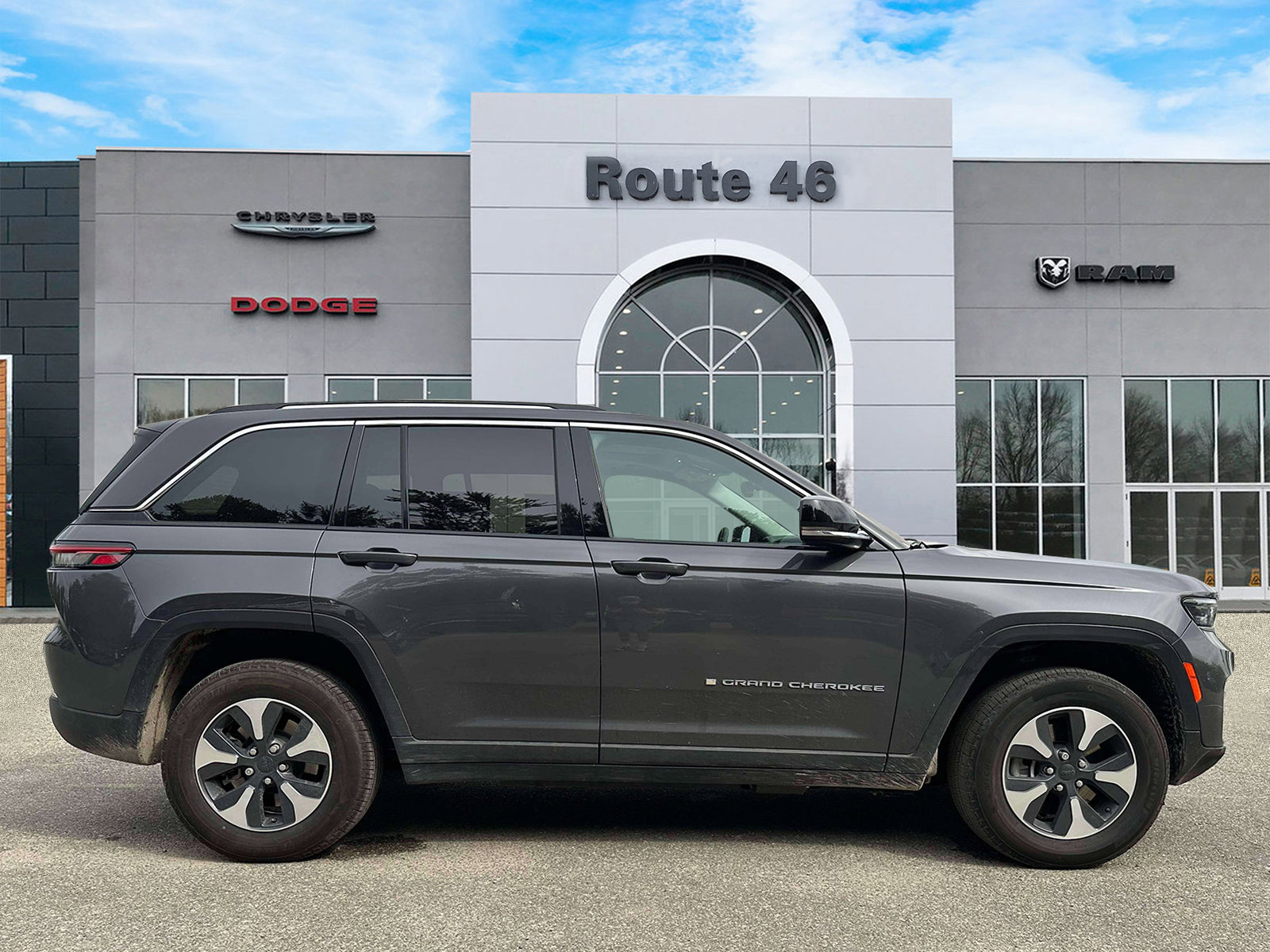 Used 2023 Jeep Grand Cherokee 4WD 4xe image 6