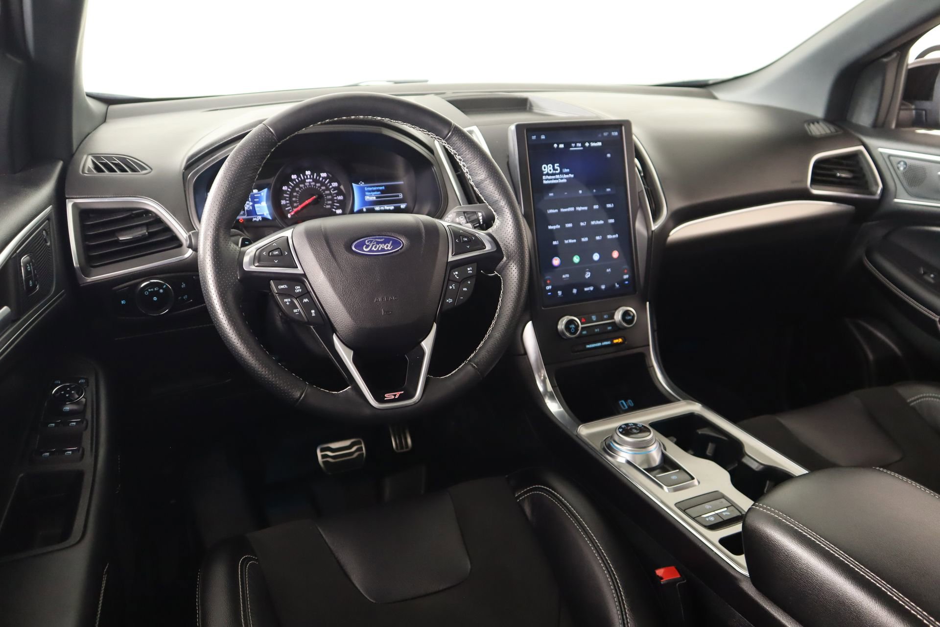 Used 2024 Ford Edge ST w/ Equipment Group 401A image 2