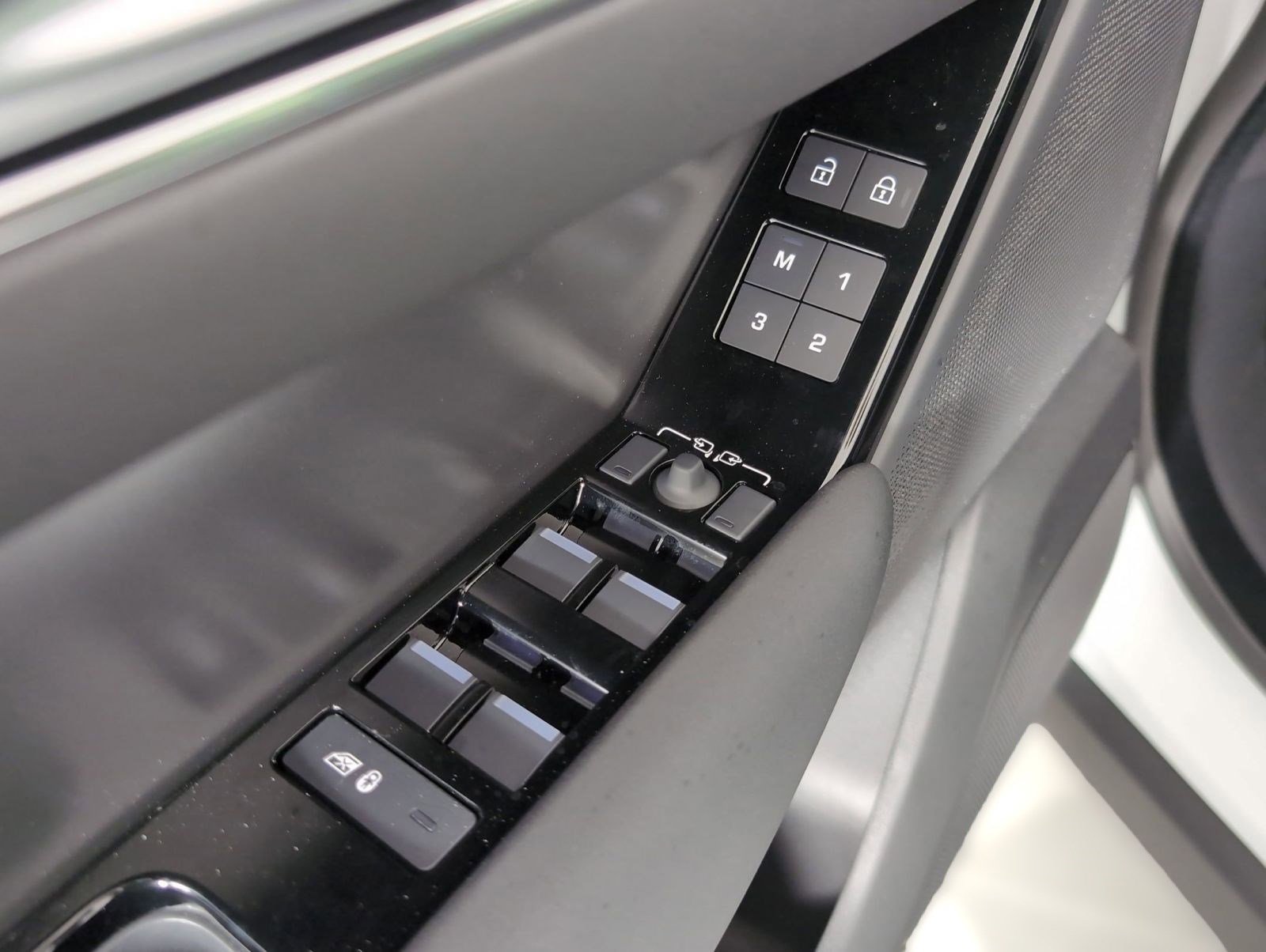 Certified 2026 Land Rover Range Rover Velar S image 21