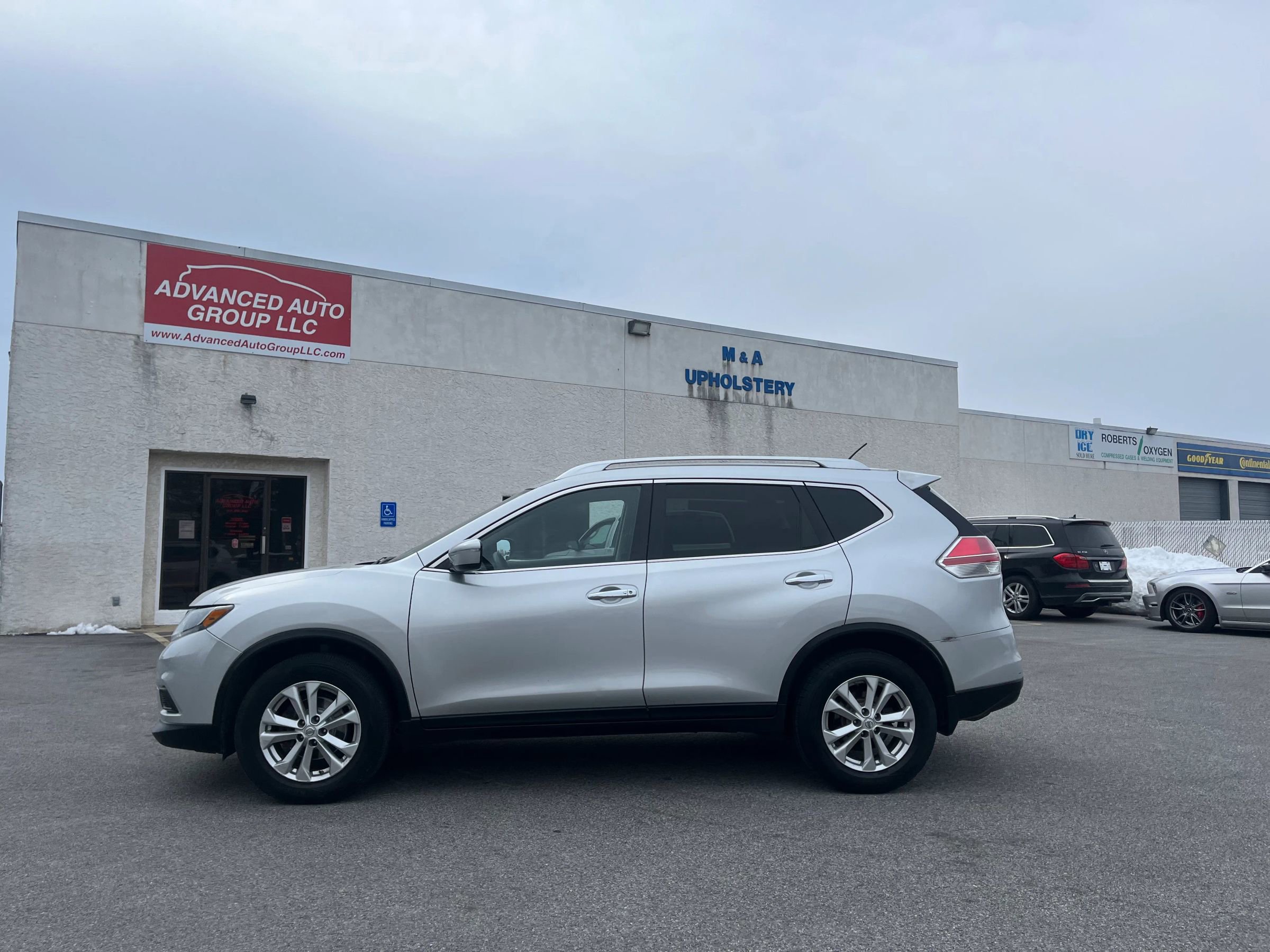 Used 2015 Nissan Rogue SV image 4