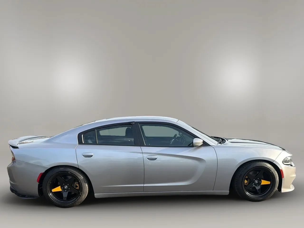 Used 2018 Dodge Charger SXT Plus RWD image 4