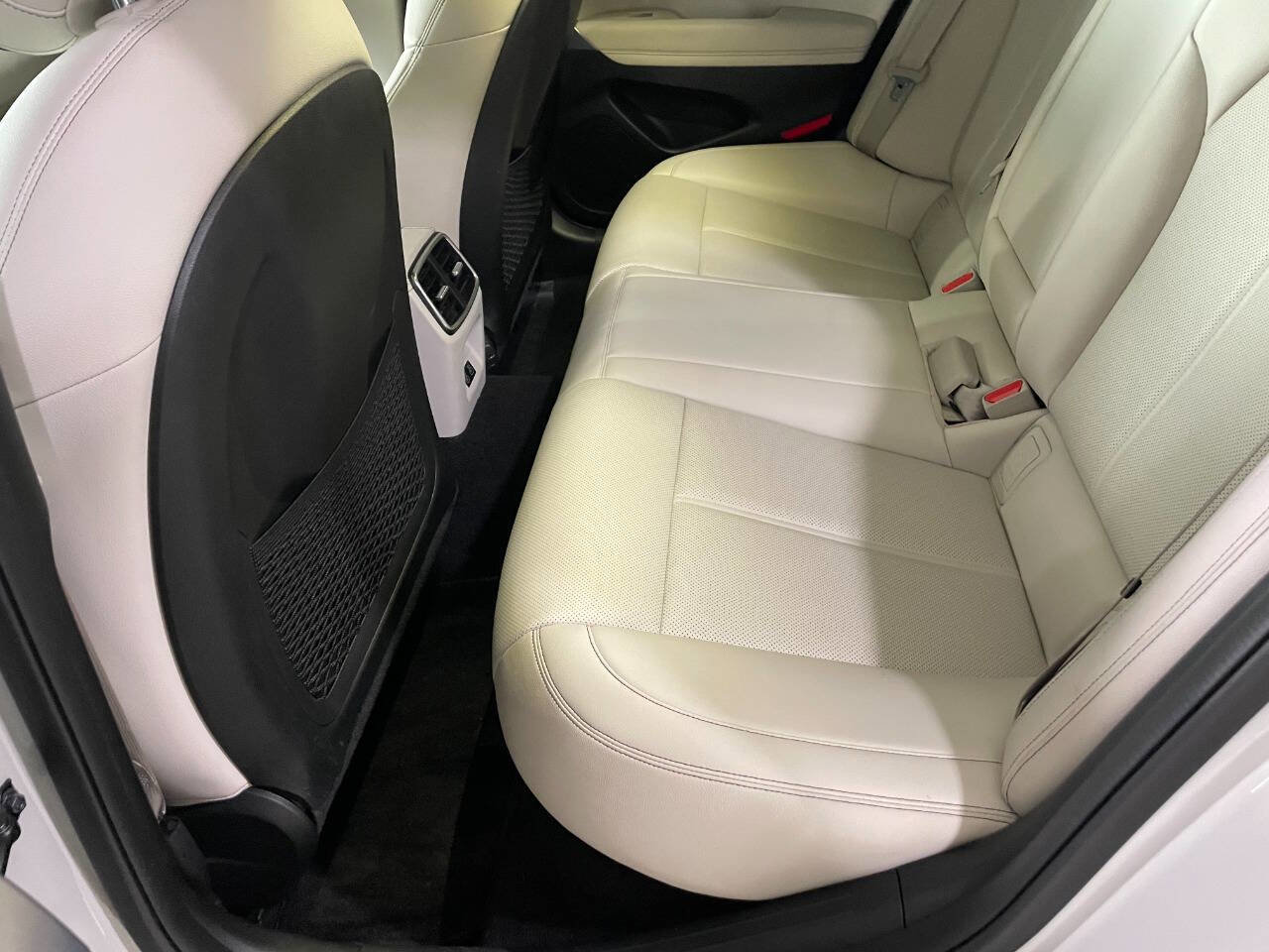 Used 2024 Genesis G70 2.5T image 19