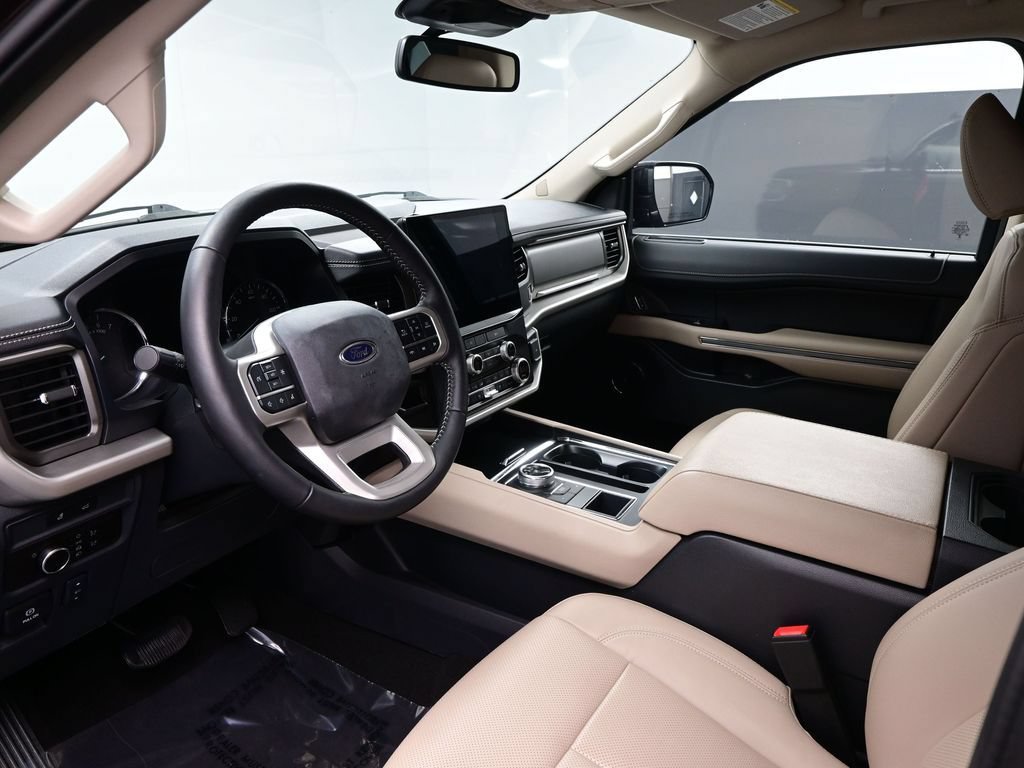 Used 2024 Ford Expedition XLT RWD image 8
