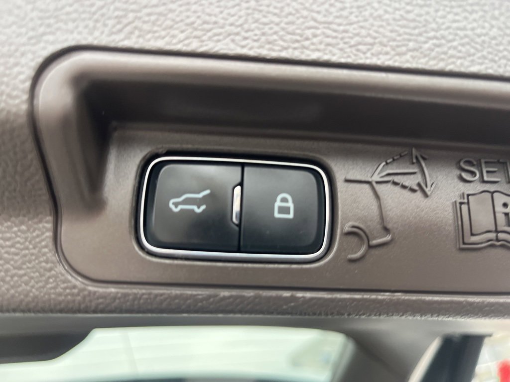 Used 2020 Ford Explorer Platinum w/ Premium Technology Package image 15