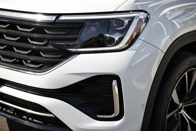 Used 2024 Volkswagen Atlas SEL Premium R-Line image 11