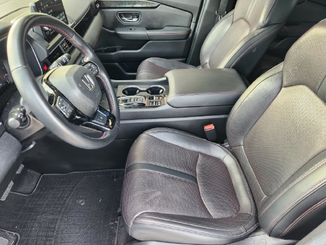 Used 2025 Honda Pilot Black Edition image 12