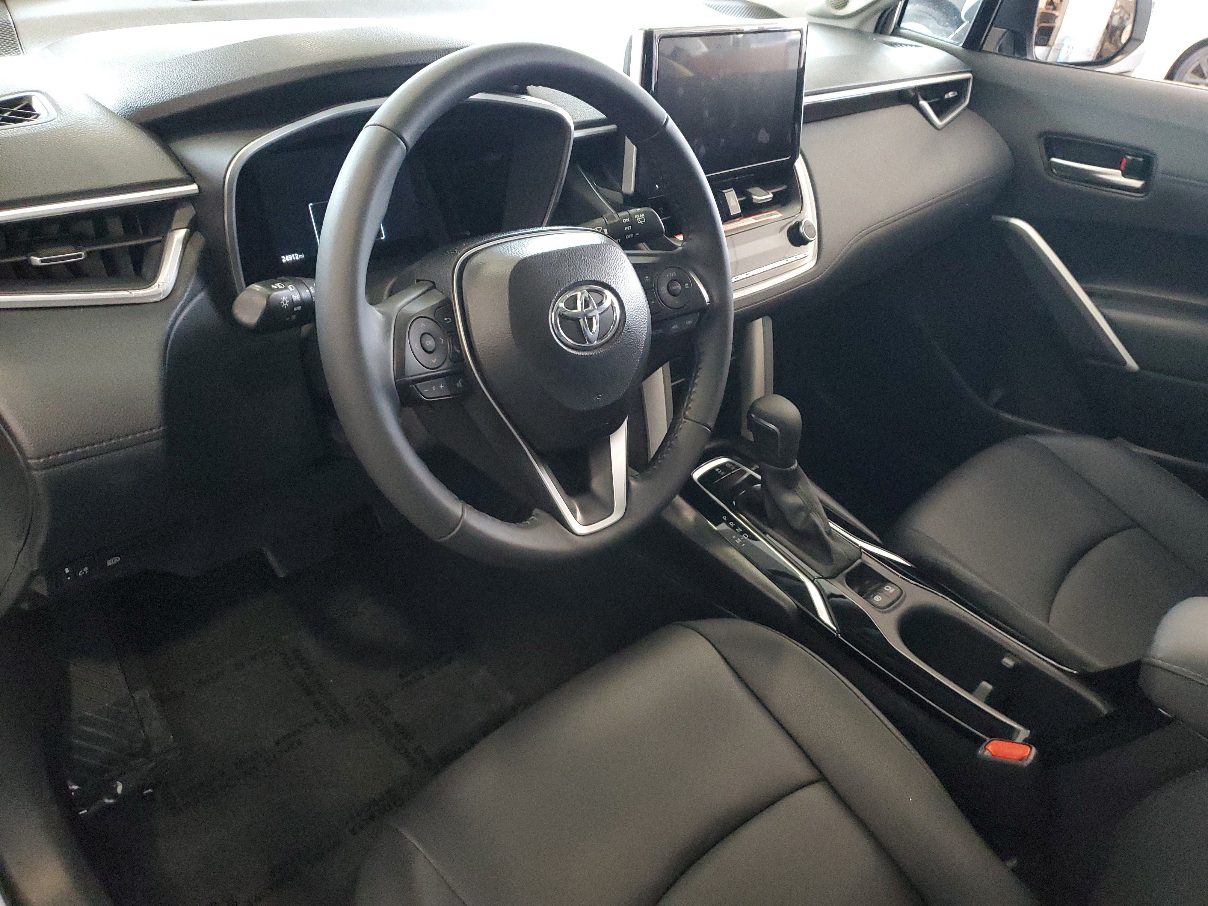 Used 2024 Toyota Corolla Cross XLE w/ Convenience Package AWD/4WD image 20