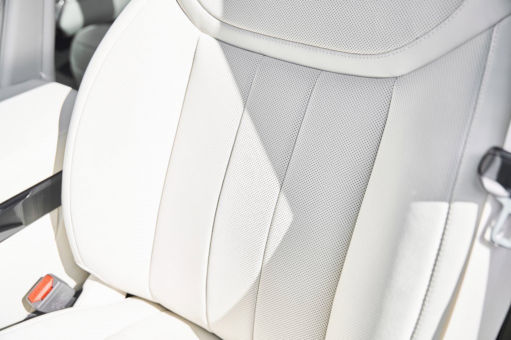 Used 2026 Land Rover Range Rover Long Wheelbase SE image 48