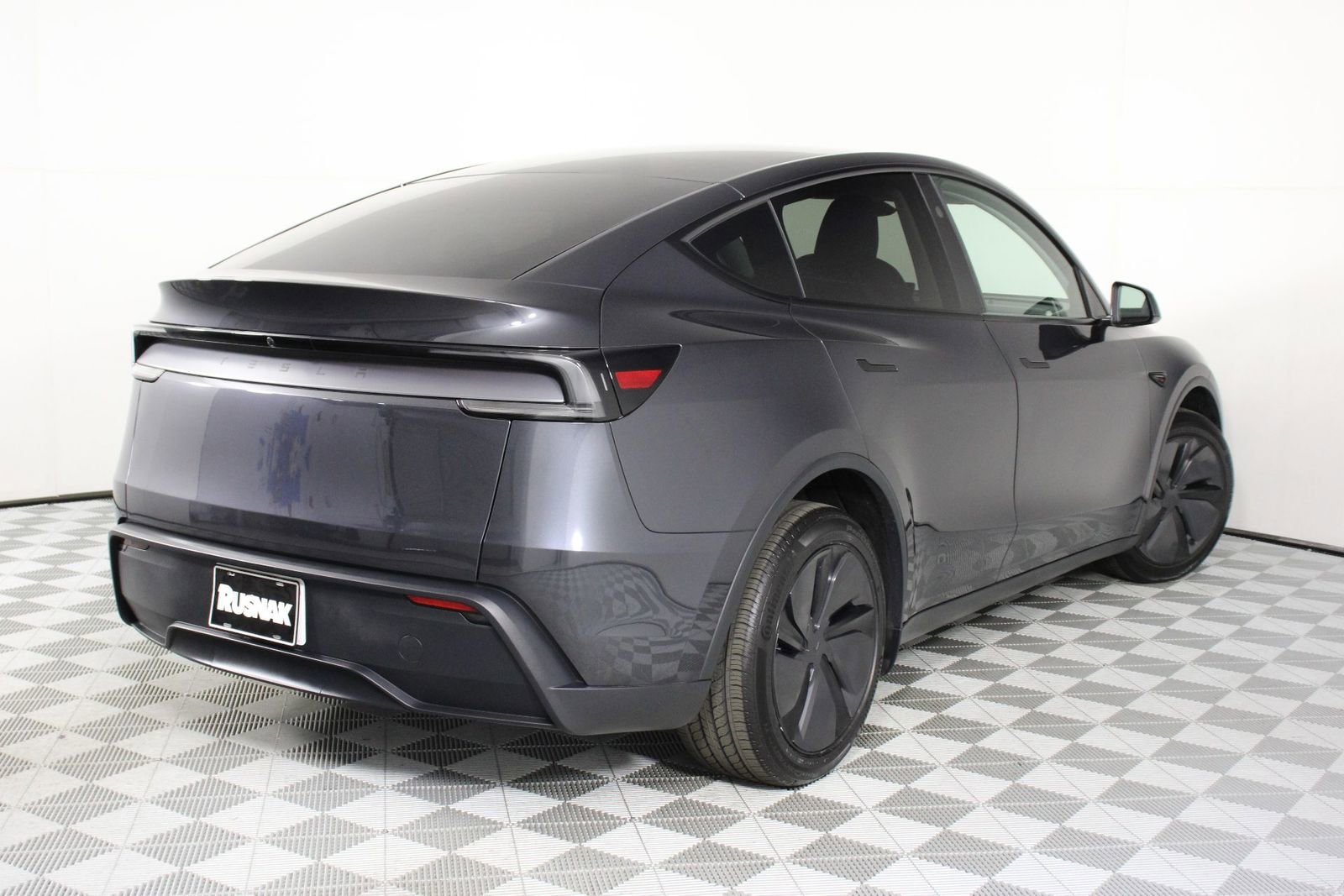 Used 2026 Tesla Model Y 2WD image 4