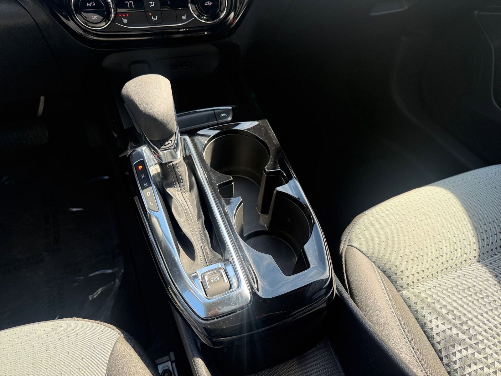 Used 2025 Chevrolet Trax LT w/ LT Convenience Package image 40