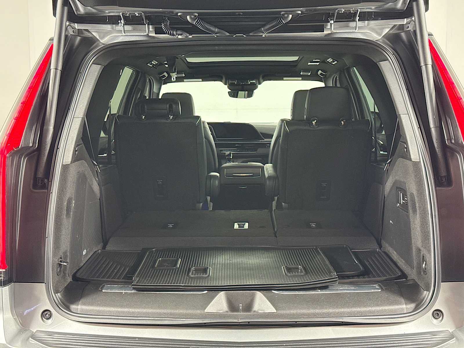 Used 2023 Cadillac Escalade Sport w/ LPO, ONYX Package AWD/4WD image 26