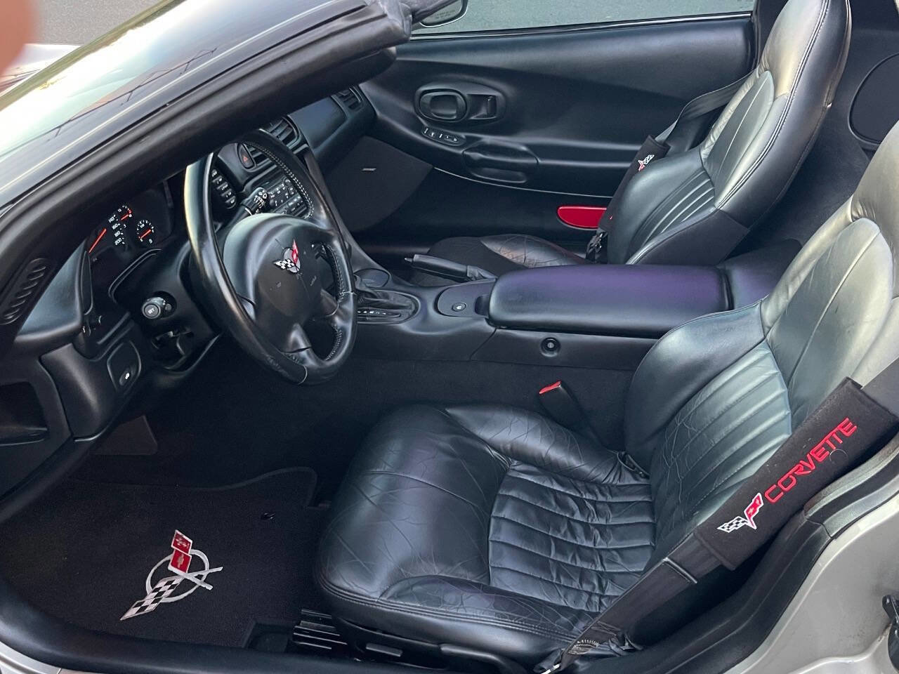 Used 2000 Chevrolet Corvette Coupe image 12