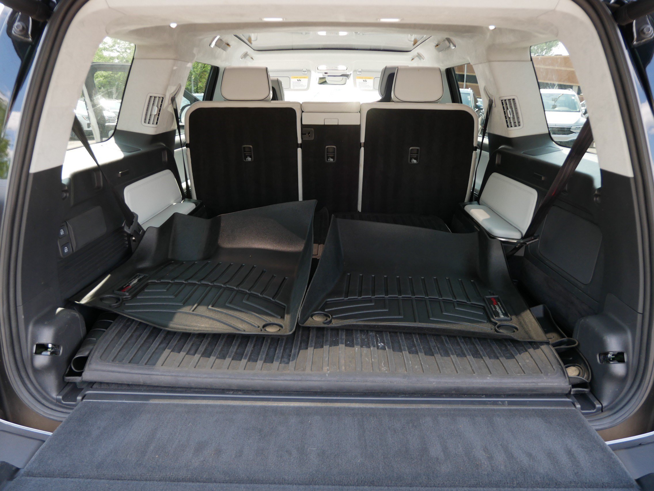 Used 2023 Rivian R1S Adventure AWD/4WD image 18