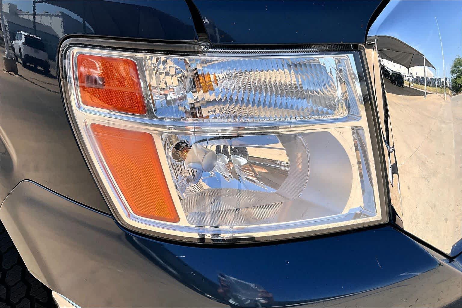 Used 2016 Nissan NV 3500 SL RWD image 25