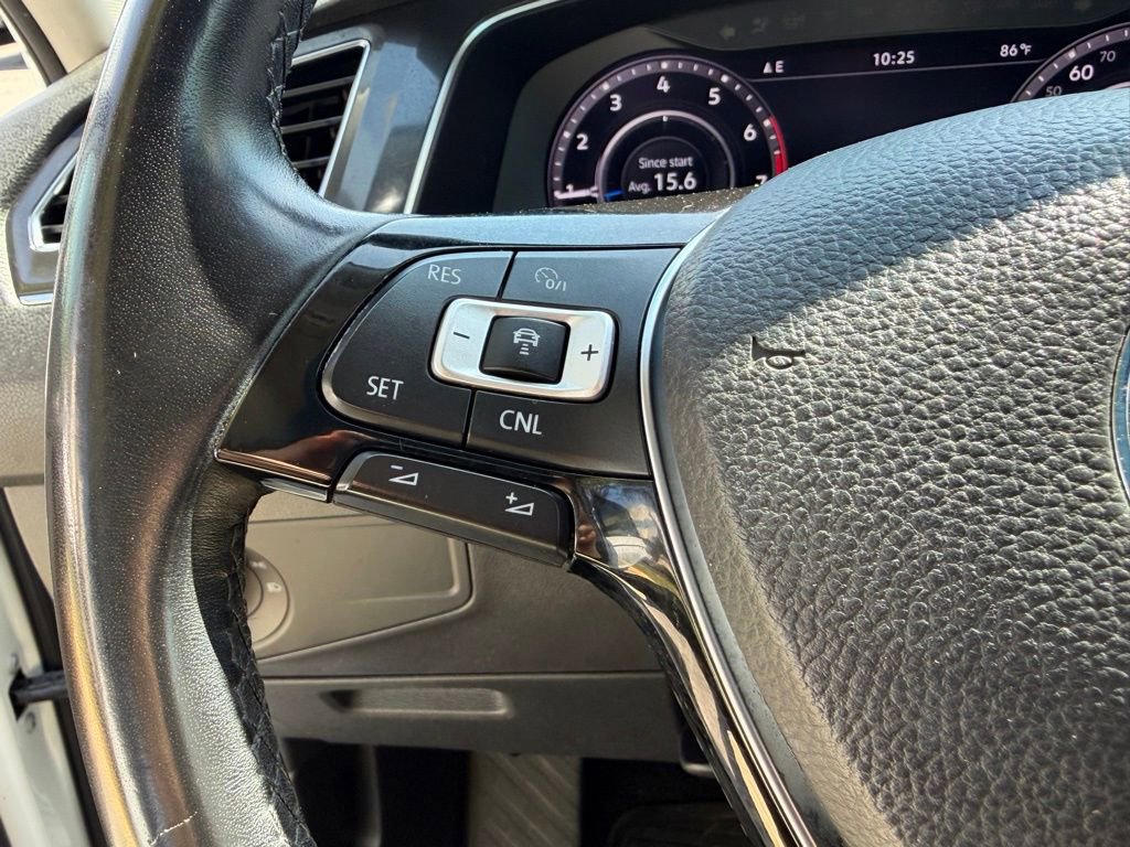 Used 2018 Volkswagen Tiguan SEL Premium AWD/4WD image 23
