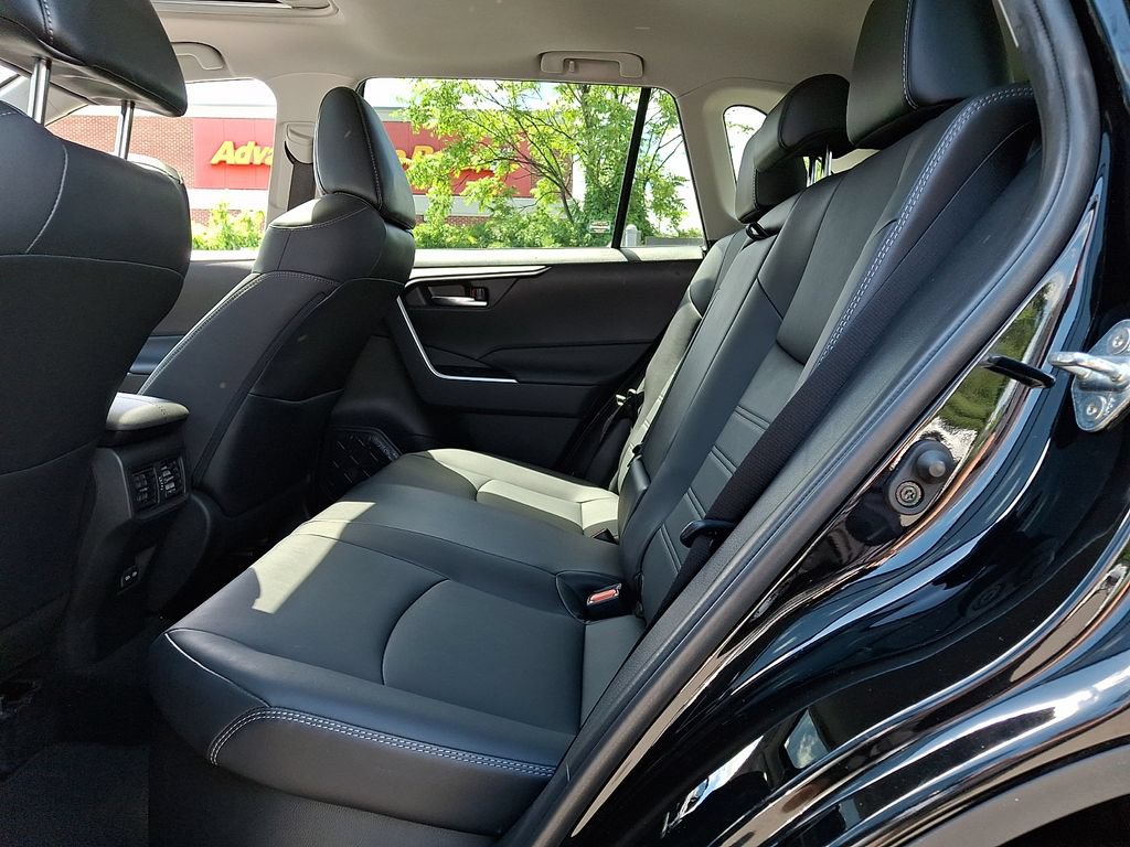 Certified 2022 Toyota RAV4 XLE Premium AWD/4WD image 10