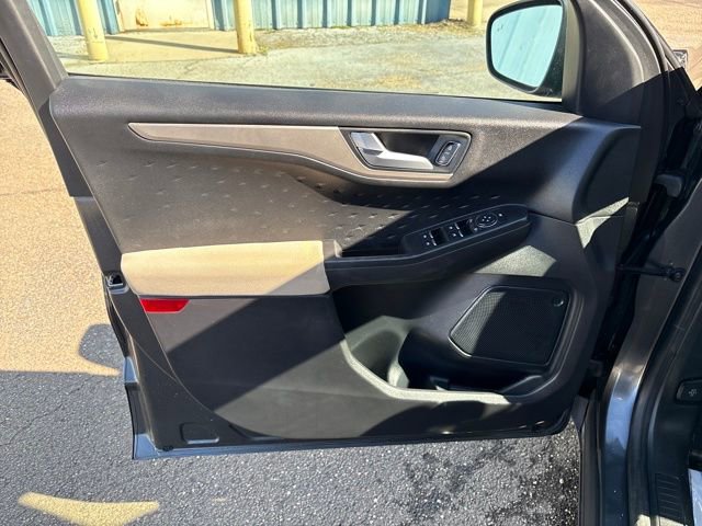 Used 2020 Ford Escape SE image 12