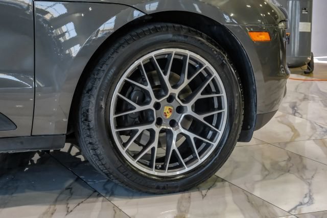 Used 2018 Porsche Macan Sport Edition AWD/4WD image 91