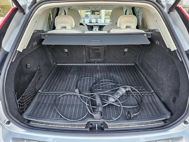 Certified 2024 Volvo XC60 T8 Plus w/ Protection Package Premier AWD/4WD image 12