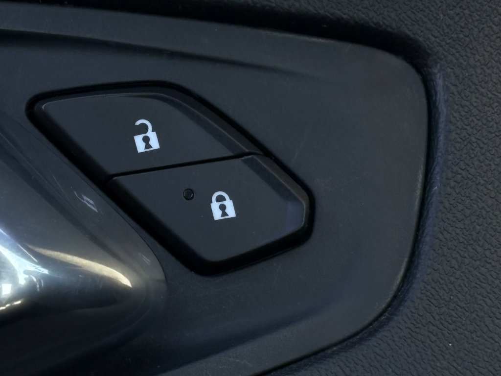 Used 2020 Chevrolet Camaro LT image 26