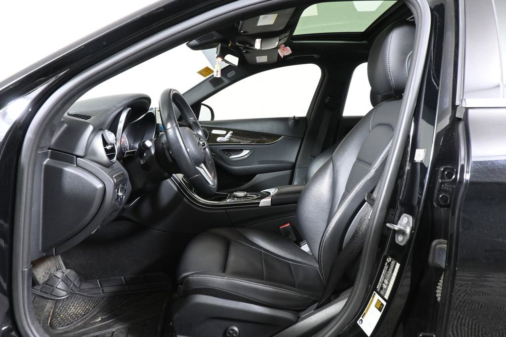 Used 2019 Mercedes-Benz C 300 4MATIC Sedan image 3