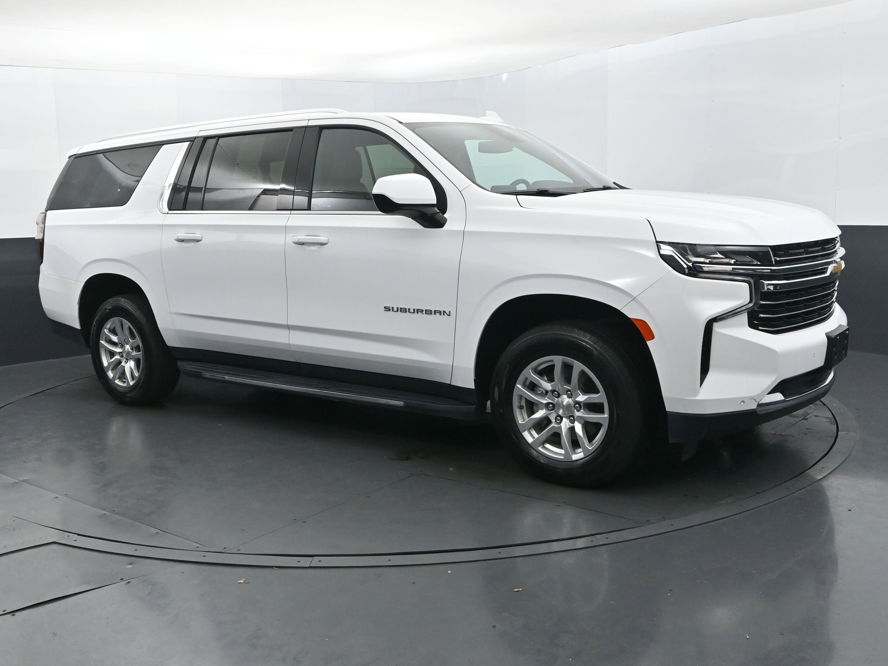 Used 2024 Chevrolet Suburban LT AWD/4WD image 7