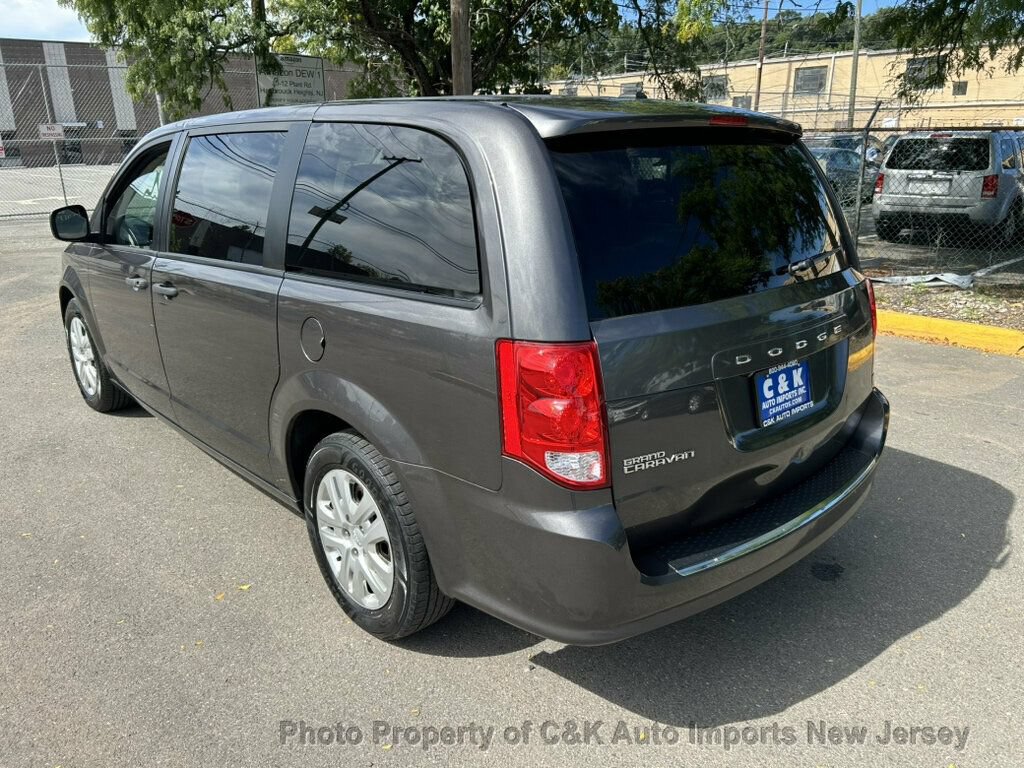 Used 2019 Dodge Grand Caravan SE w/ UConnect Hands-Free Group FWD image 15