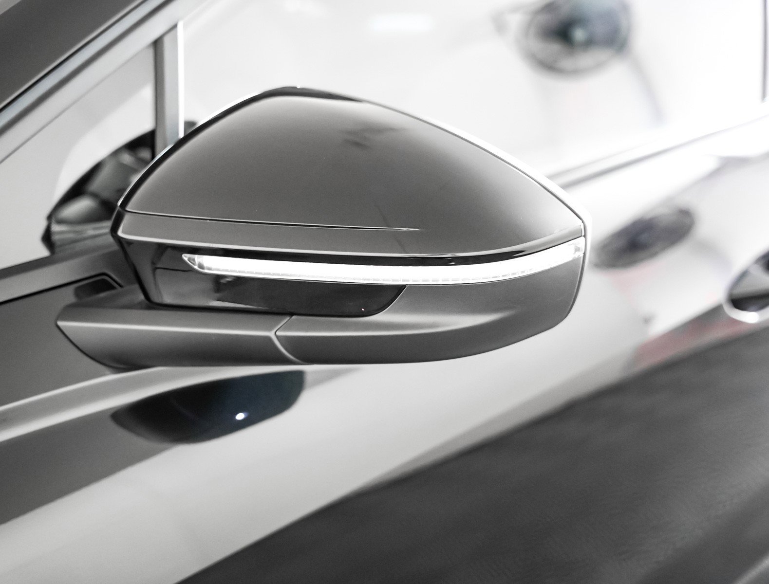 Used 2024 Audi Q4 e-tron Premium Plus image 26