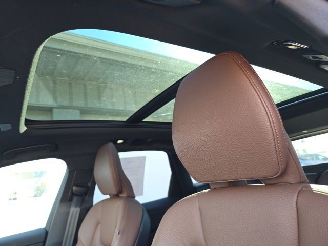 Certified 2023 Volvo XC60 B5 Plus w/ Climate Package image 28