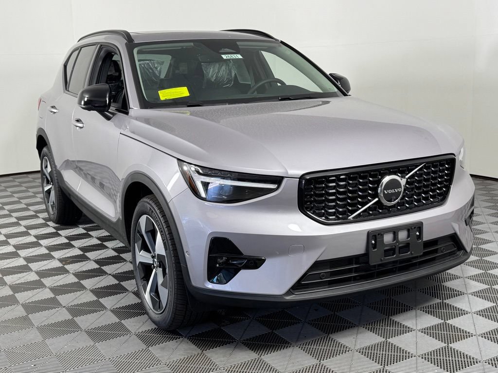 New 2026 Volvo XC40 B5 Plus w/ Protection Package Premier AWD/4WD image 3