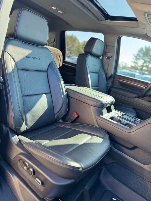 Used 2025 GMC Sierra 3500 Denali image 28