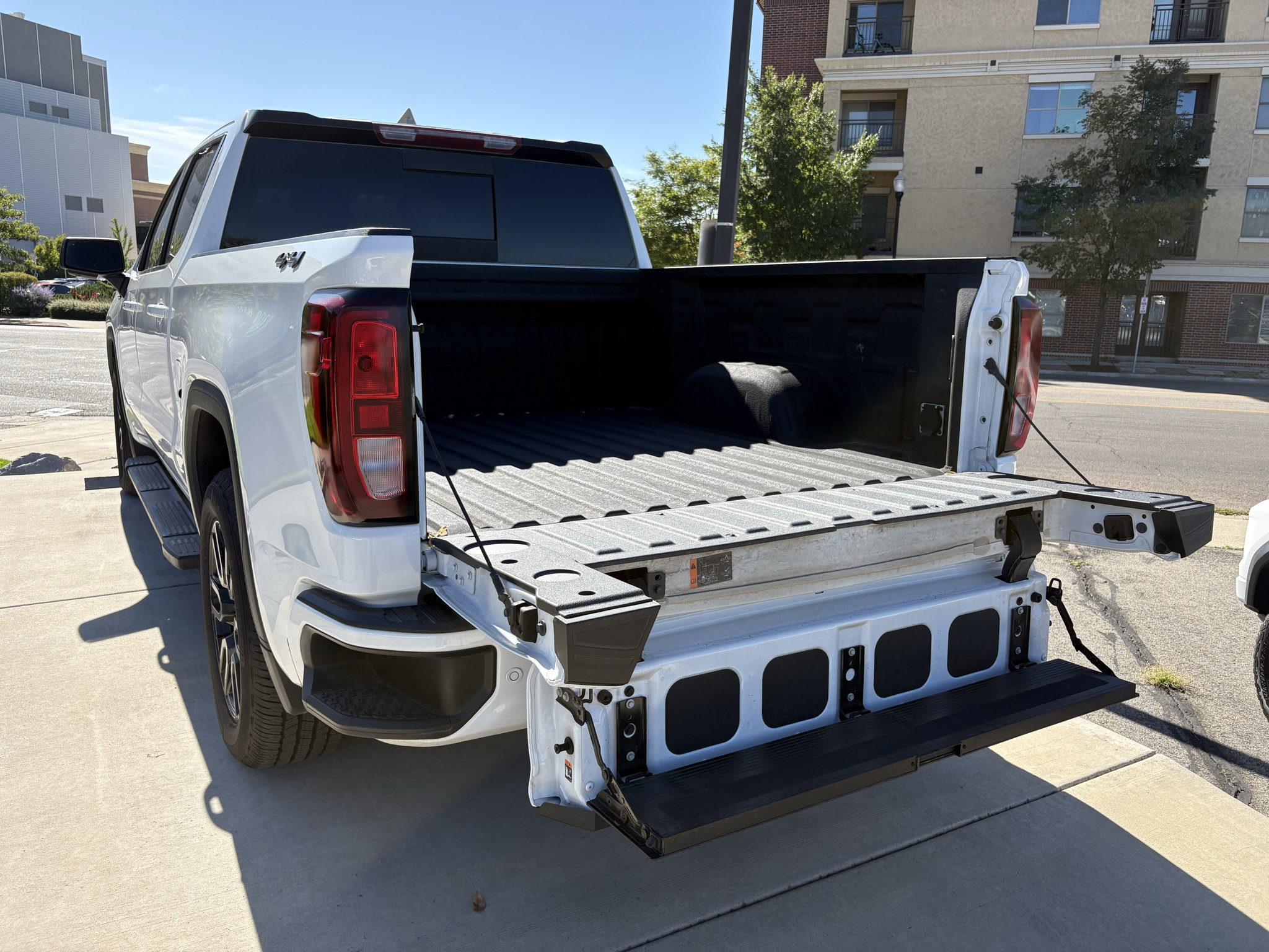 Used 2024 GMC Sierra 1500 Elevation w/ Elevation Premium Package AWD/4WD image 8