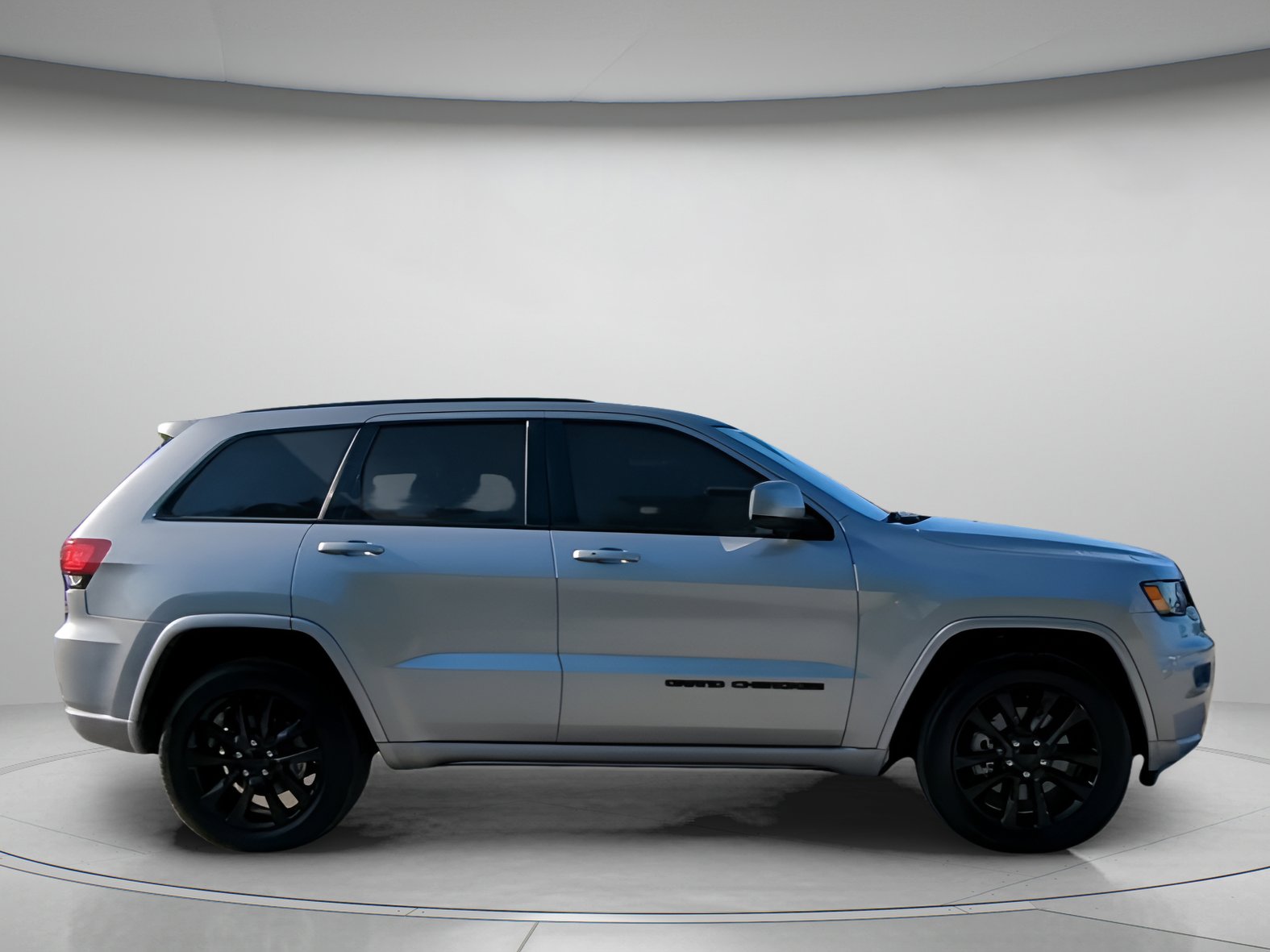 Used 2021 Jeep Grand Cherokee Laredo X image 32