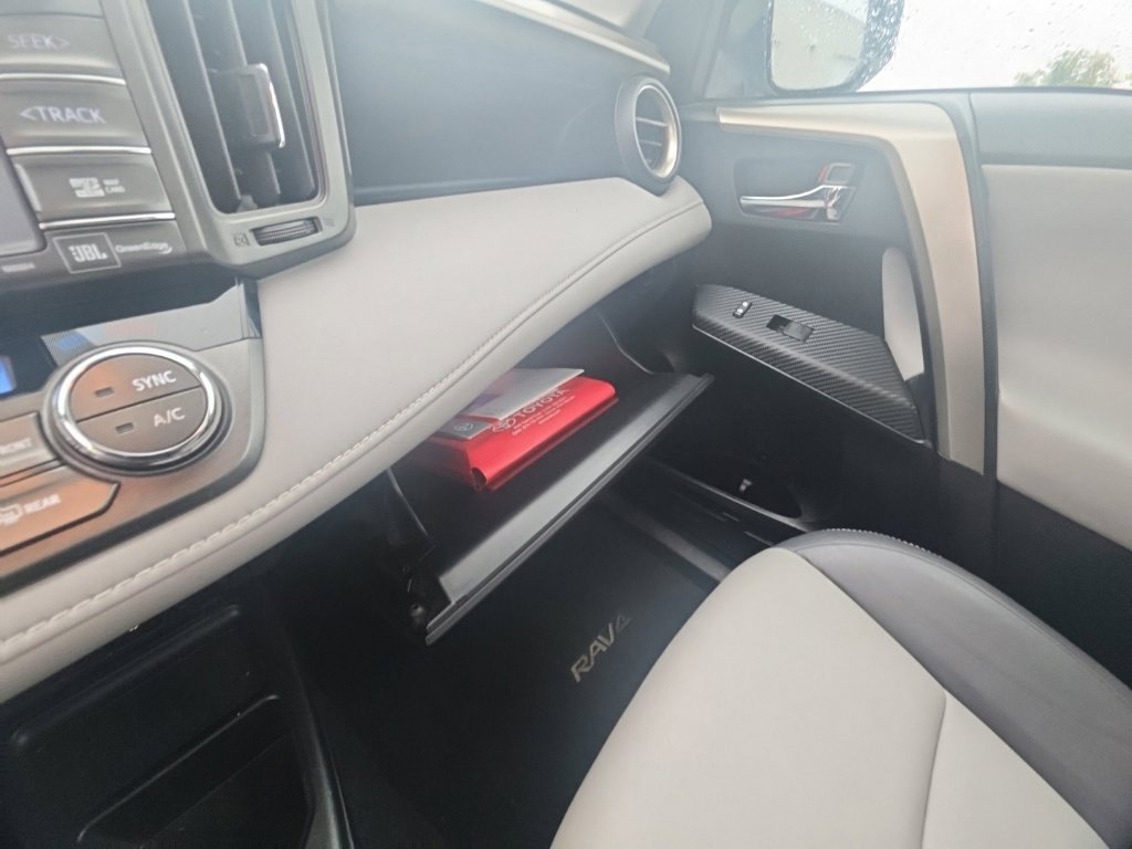 Used 2014 Toyota RAV4 Limited w/ Technology Package FWD image 23