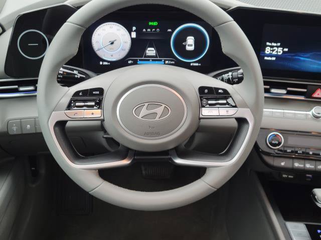 Used 2025 Hyundai Elantra SEL FWD image 29