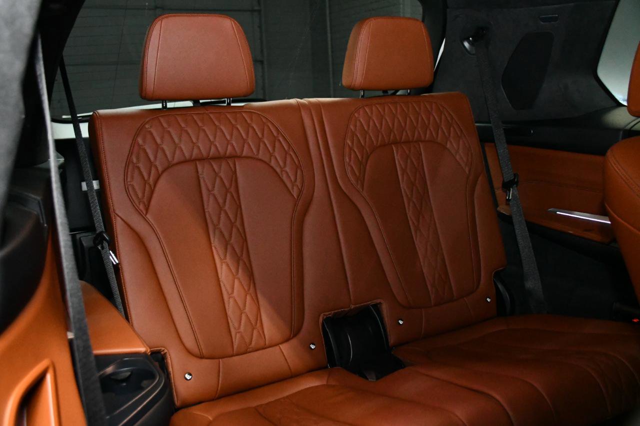 Used 2022 BMW X7 M50i w/ Executive Package image 46