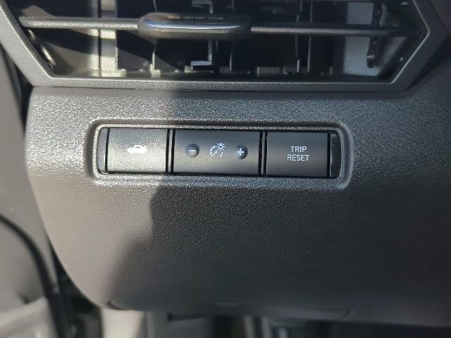 Used 2024 Nissan Altima 2.5 SV image 11