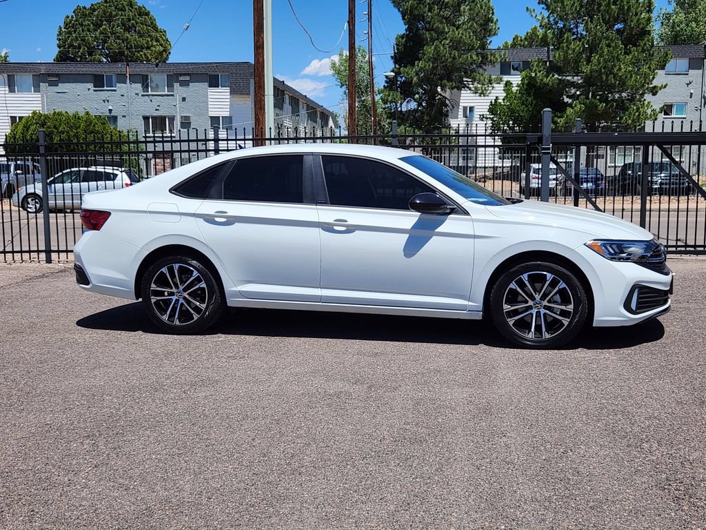 Used 2024 Volkswagen Jetta Sport FWD image 4