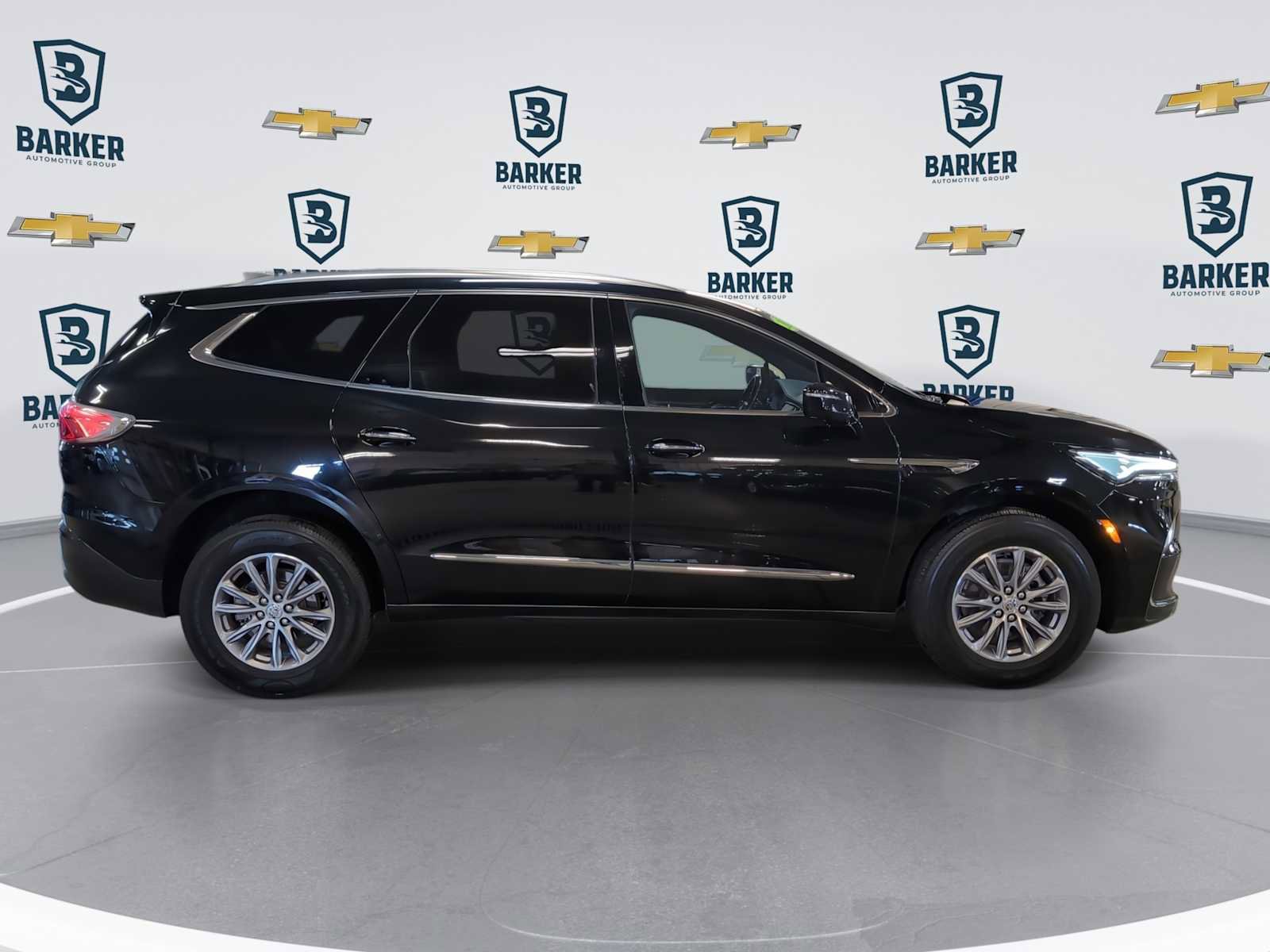Used 2024 Buick Enclave Premium AWD/4WD image 9