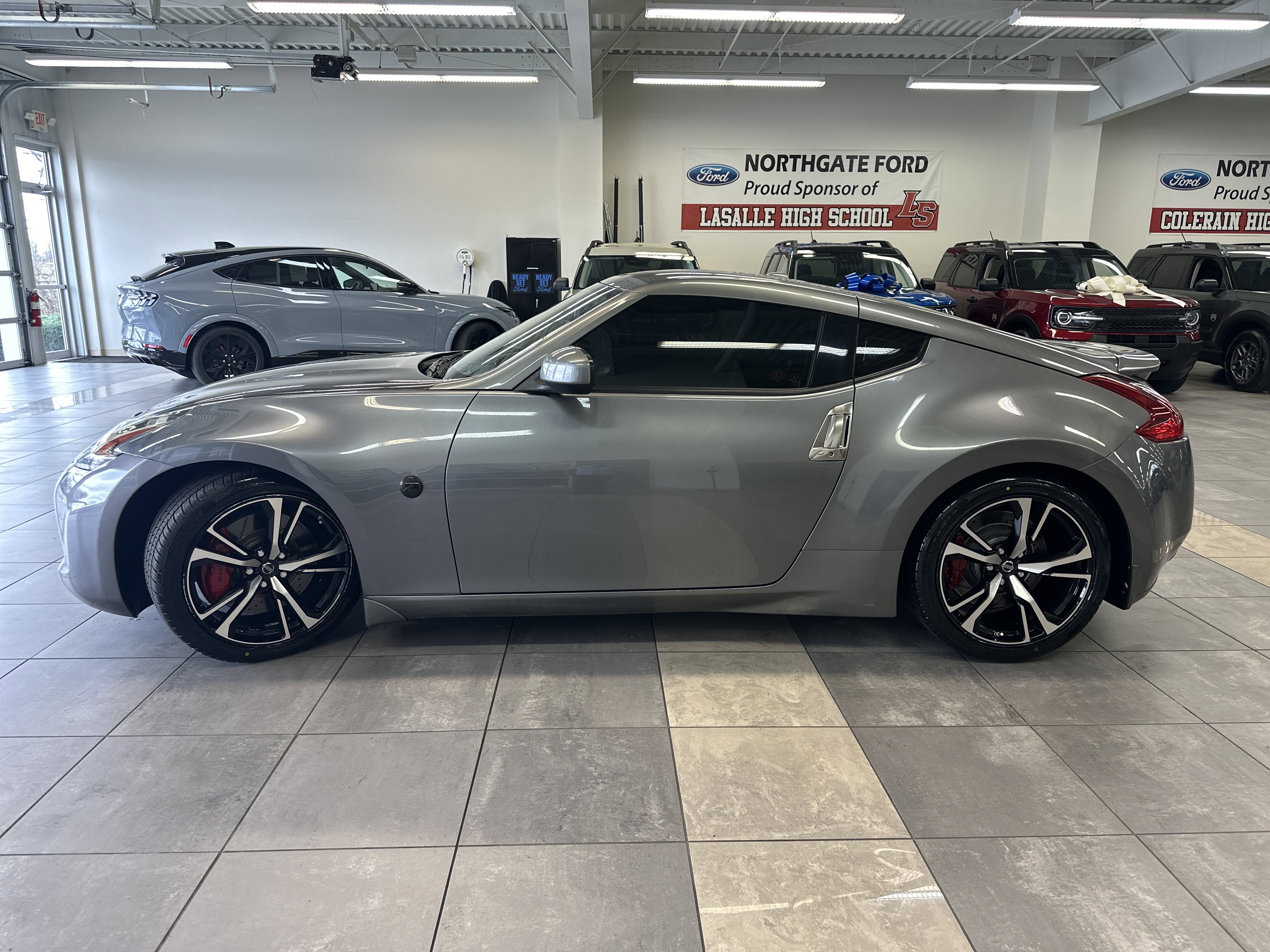 Used 2018 Nissan 370Z w/ Sport Package image 12