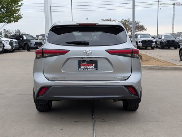 Used 2023 Toyota Highlander Limited image 7