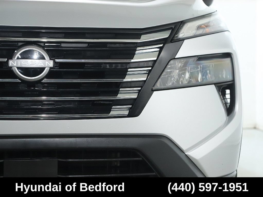 Used 2024 Nissan Rogue S AWD/4WD image 8