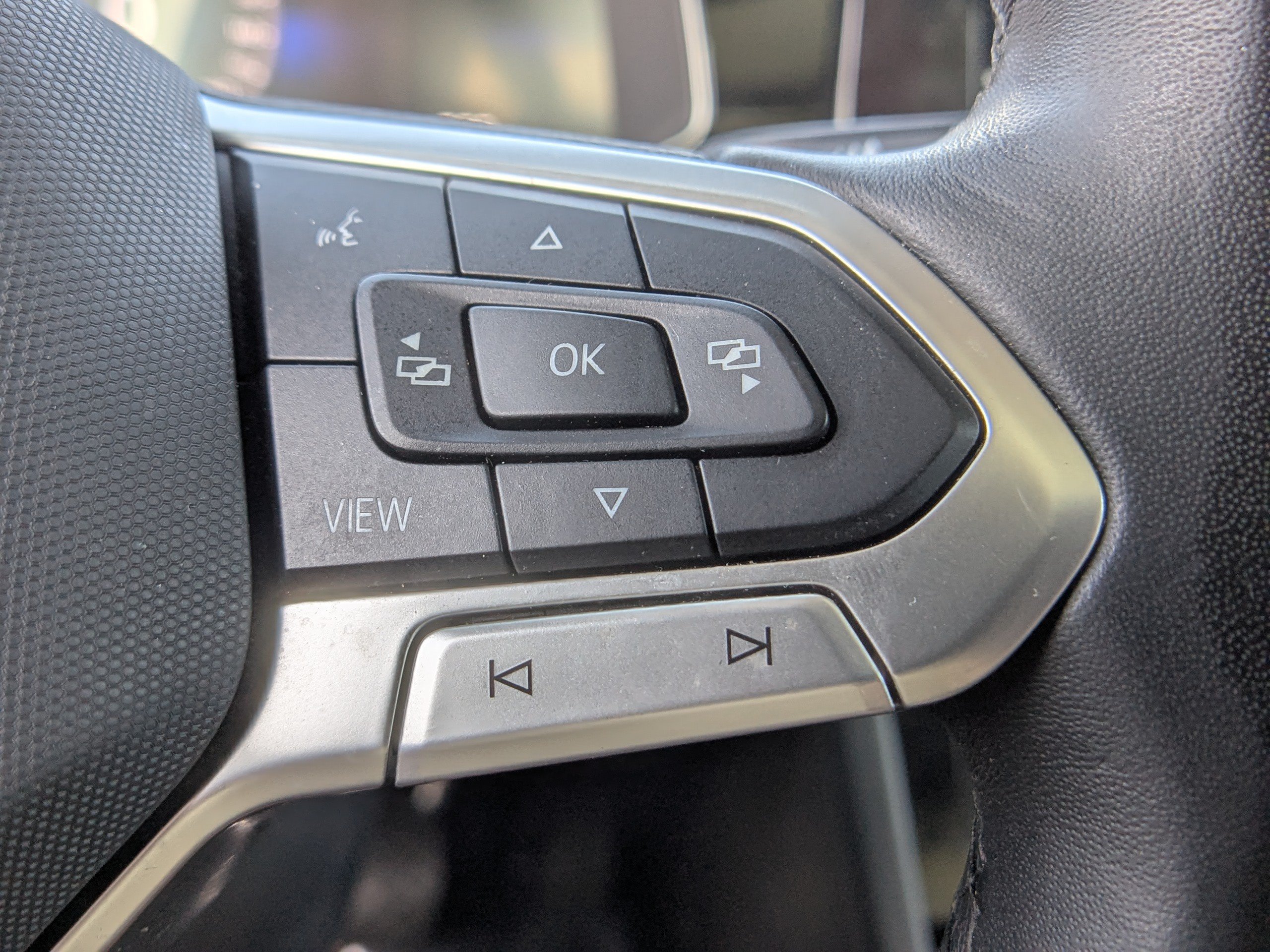 Used 2025 Volkswagen Jetta SE FWD image 25