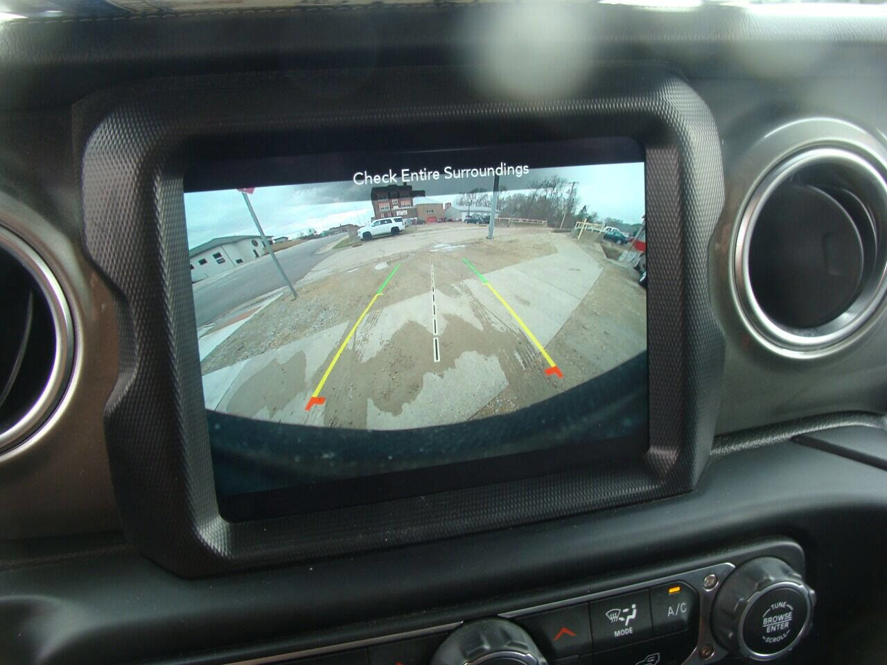 Used 2020 Jeep Wrangler Unlimited Sahara w/ Uconnect 4C Nav & Sound Group image 10