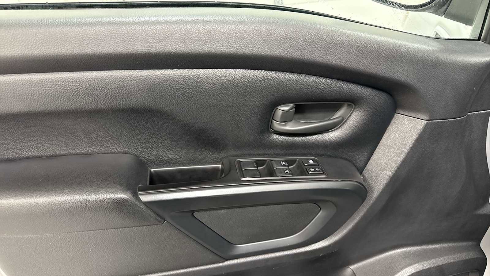 Used 2019 Nissan Titan S w/ S Utility Package image 15