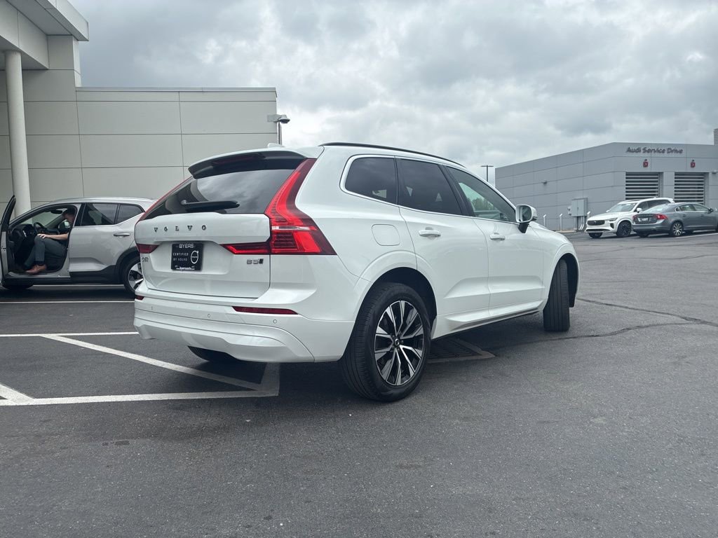 Used 2023 Volvo XC60 B5 Core w/ Climate Package AWD/4WD image 3